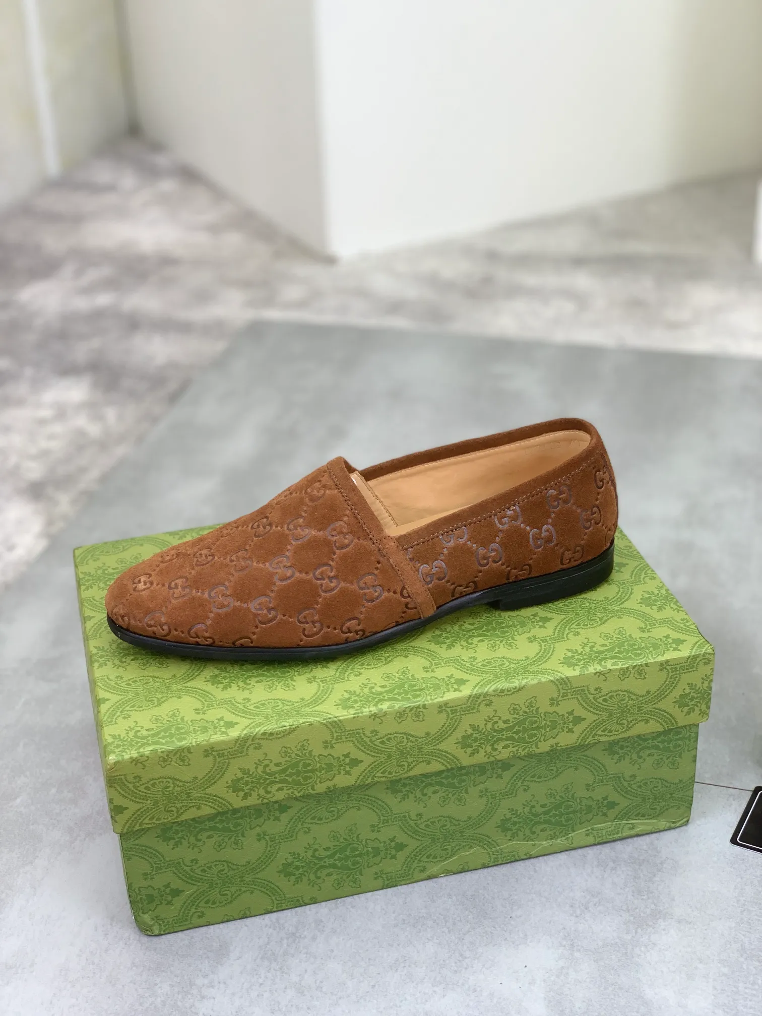 Men's Men's Shoes 💰P500💰【New Style】Water-dyed Niuli Gucci's most popular selection of lazy slip-on leather shoes (Gucci) official website latest Gucci lazy leather shoes, hot style 💥 simple and elegant style, exclusive for trendy men. Unique official website latest brand original double G embossing Elements 👑 Original Gucci decoration, fashionable and elegant, fabric original calfskin ✅ fully imported first-layer cowhide lining, official website designated wear-resistant, rubber business outsole, classic model taken at the counter in real life 🎬38-44 Various colors available